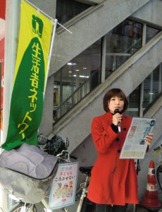 武蔵小山商店街で議会報告をしました。足を止めて聴いてくださる方や最新号のネットワークニュースNo101を受け取ってくださる方がたくさんいました。（2016.12.15）